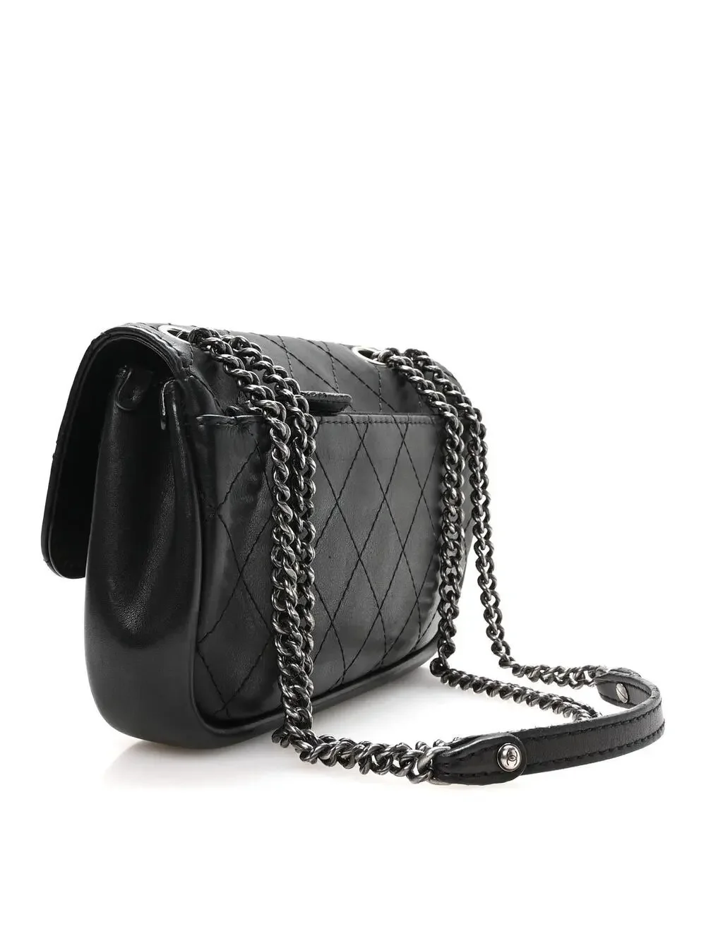 CHANEL indulge timeless